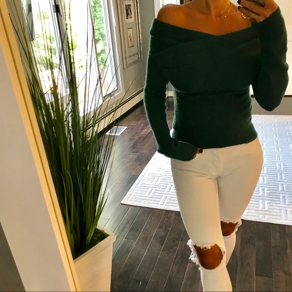 NWT Lucy Paris Green off the shoulder sweater. Fits like size Small